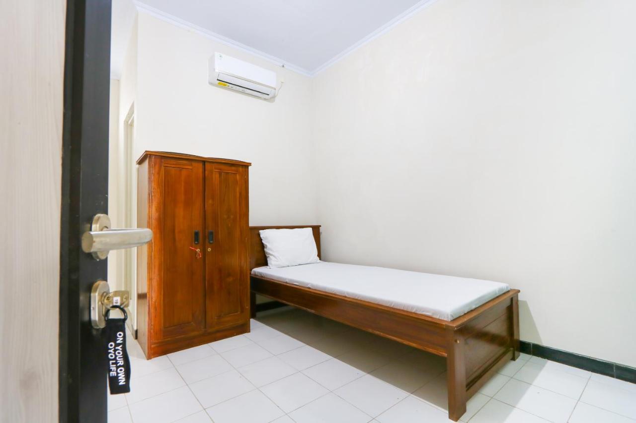 Oyo 3187 Kost Putri Bu Chris Hotel Jember Ruang foto